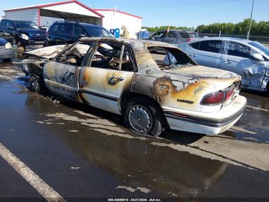 Vue de 1996 Buick Lesabre Custom, angle 3