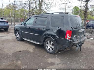 منظر 2013 Honda Pilot Touring، زاوية 3