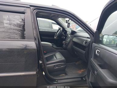 منظر 2013 Honda Pilot Touring، زاوية 5