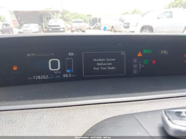 Vue de 2017 Toyota Prius Prime Advanced, angle 7