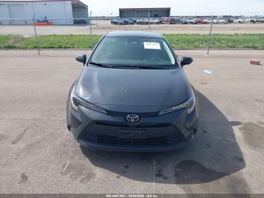 Vue de 2023 Toyota Corolla Le, angle 13
