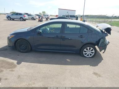 Vue de 2023 Toyota Corolla Le, angle 15