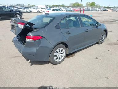 Vue de 2023 Toyota Corolla Le, angle 4