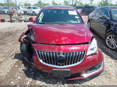 Vue de 2017 Buick Regal Turbo Sport Touring, angle 13