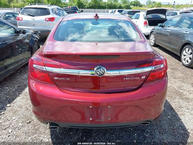 Vue de 2017 Buick Regal Turbo Sport Touring, angle 17