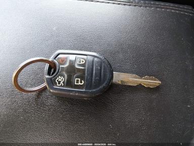 Vista de 2013 Lincoln Navigator, ángulo 11