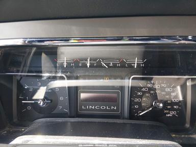 Vista de 2013 Lincoln Navigator, ángulo 7