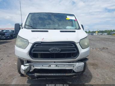 Vista de 2016 Ford Transit-150 SRW Low Roof Van, ángulo 13