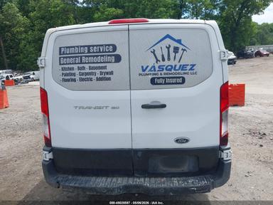 Vista de 2016 Ford Transit-150 SRW Low Roof Van, ángulo 17