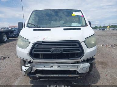 Vista de 2016 Ford Transit-150 SRW Low Roof Van, ángulo 6