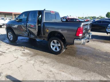 Vue de 2014 Ram 1500 Big Horn SLT, angle 3