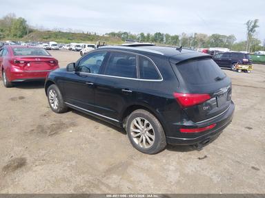 Vedere 2015 Audi Q5 2.0T Premium, unghi 3