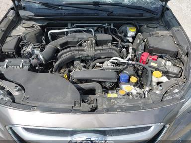 Vue de 2021 Subaru Outback Premium, angle 10