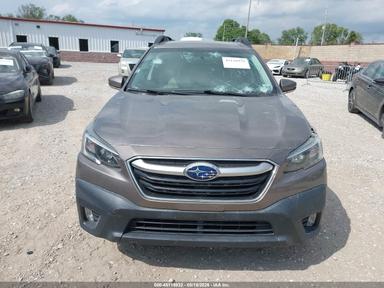 Vue de 2021 Subaru Outback Premium, angle 12