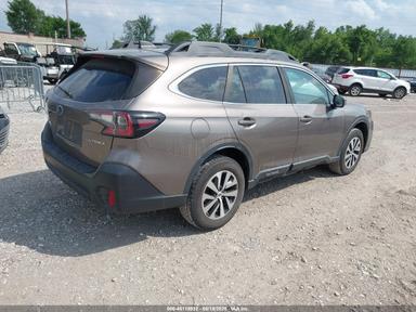 Vue de 2021 Subaru Outback Premium, angle 4