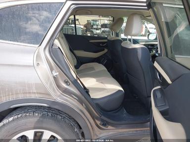 Vue de 2021 Subaru Outback Premium, angle 8
