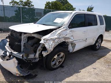 Vista de 2013 Honda Pilot Ex-L, ángulo 2