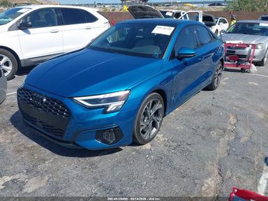 منظر 2022 Audi A3 Premium Plus 40 Tfsi Quattro S Tronic، زاوية 2