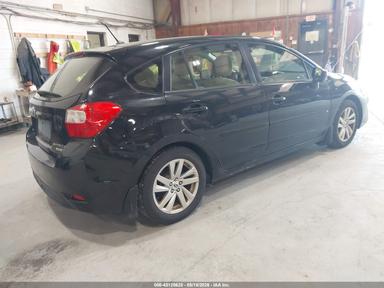Vista de 2015 Subaru Impreza 2.0I Premium, ángulo 4