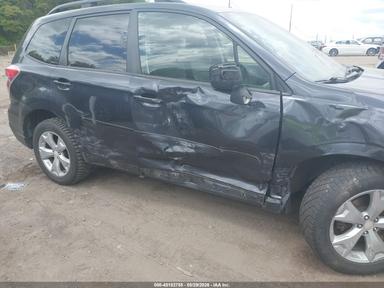 Vedere 2014 Subaru Forester 2.5I Premium, unghi 6