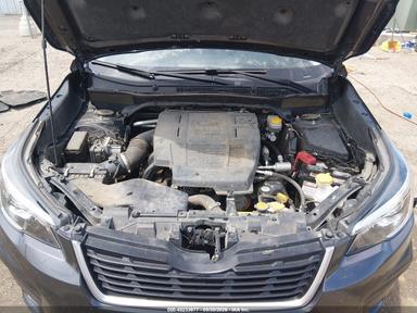 Вид 2019 Subaru Forester Premium, угол 10