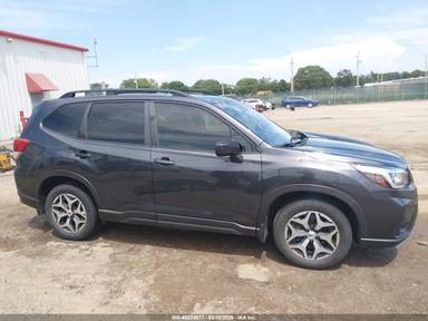 Вид 2019 Subaru Forester Premium, угол 13