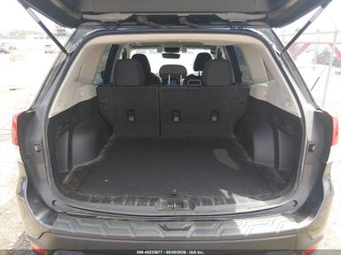 Вид 2019 Subaru Forester Premium, угол 16