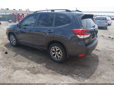 Вид 2019 Subaru Forester Premium, угол 3