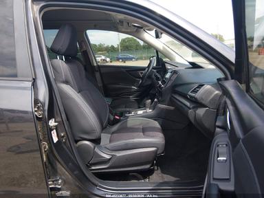 Вид 2019 Subaru Forester Premium, угол 5