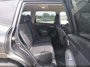 Вид 2019 Subaru Forester Premium, угол 8