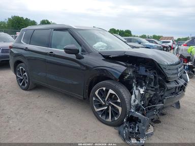 منظر 2022 Mitsubishi Outlander، زاوية 1