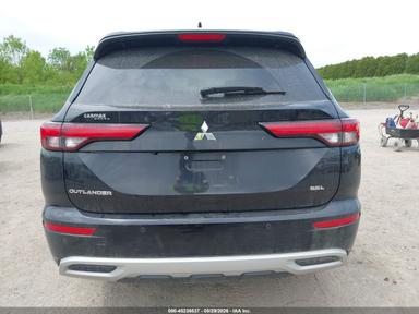 منظر 2022 Mitsubishi Outlander، زاوية 17