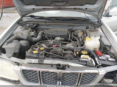 Vista de 2001 Subaru Forester S, ángulo 10