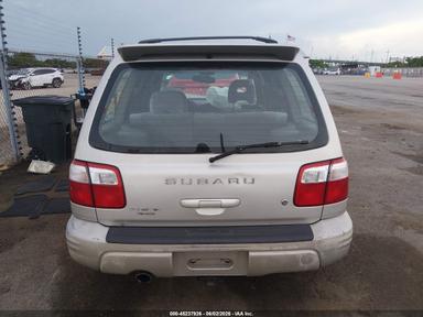 Vista de 2001 Subaru Forester S, ángulo 17