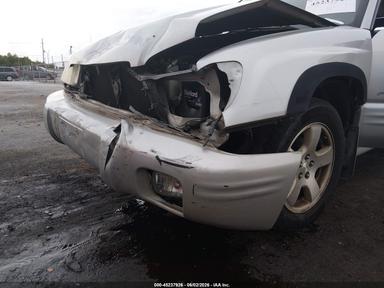 Vista de 2001 Subaru Forester S, ángulo 6