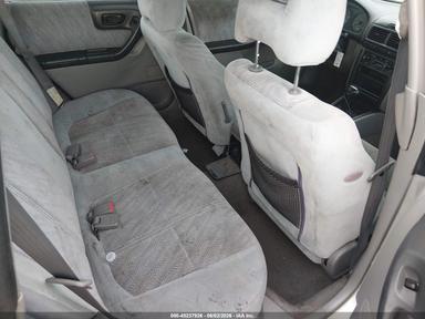 Vista de 2001 Subaru Forester S, ángulo 8