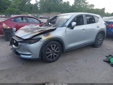 Vedere 2018 Mazda Cx-5 Grand Touring, unghi 2