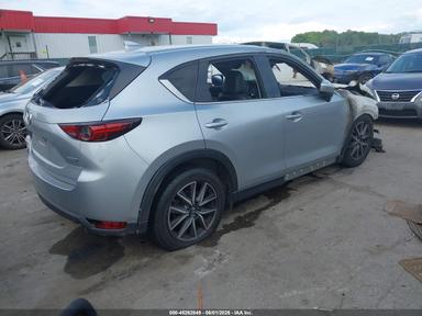 Vedere 2018 Mazda Cx-5 Grand Touring, unghi 4