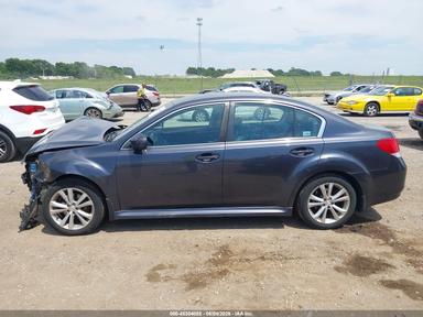 Vedere 2013 Subaru Legacy 2.5I Limited, unghi 15