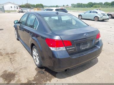 Vedere 2013 Subaru Legacy 2.5I Limited, unghi 3