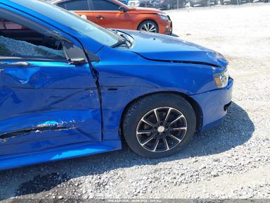 Vista de 2015 Mitsubishi Lancer Es, ángulo 12