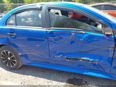 Vista de 2015 Mitsubishi Lancer Es, ángulo 6