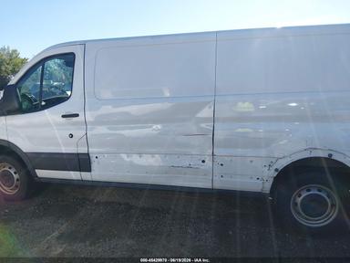 منظر 2015 Ford Transit-150 SRW Low Roof Van، زاوية 14