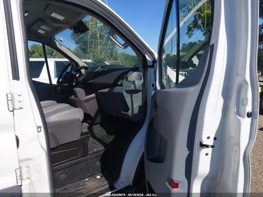 منظر 2015 Ford Transit-150 SRW Low Roof Van، زاوية 5