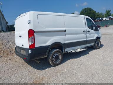 Vue de 2023 Ford Transit-250, angle 4