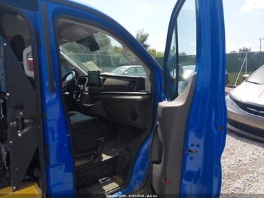 Vue de 2023 Ford Transit-250, angle 5