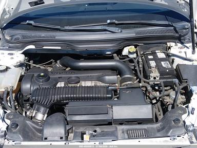 2013 Volvo C70 T5 view, angle 10