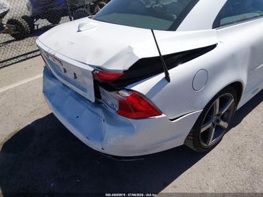 2013 Volvo C70 T5 view, angle 13