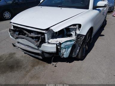2013 Volvo C70 T5 view, angle 15