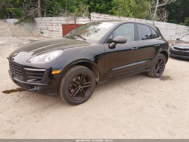 Vista de 2017 Porsche Macan, ángulo 2